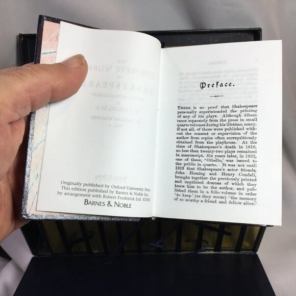 The Miniature SHAKESPEARE Library in 12 Volumes Barnes & Noble HC Box Set 2002 - Picture 9 of 10